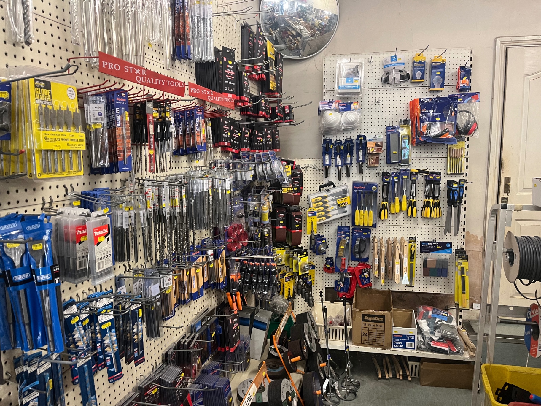 County DIY drill bits, files and tool accessories section